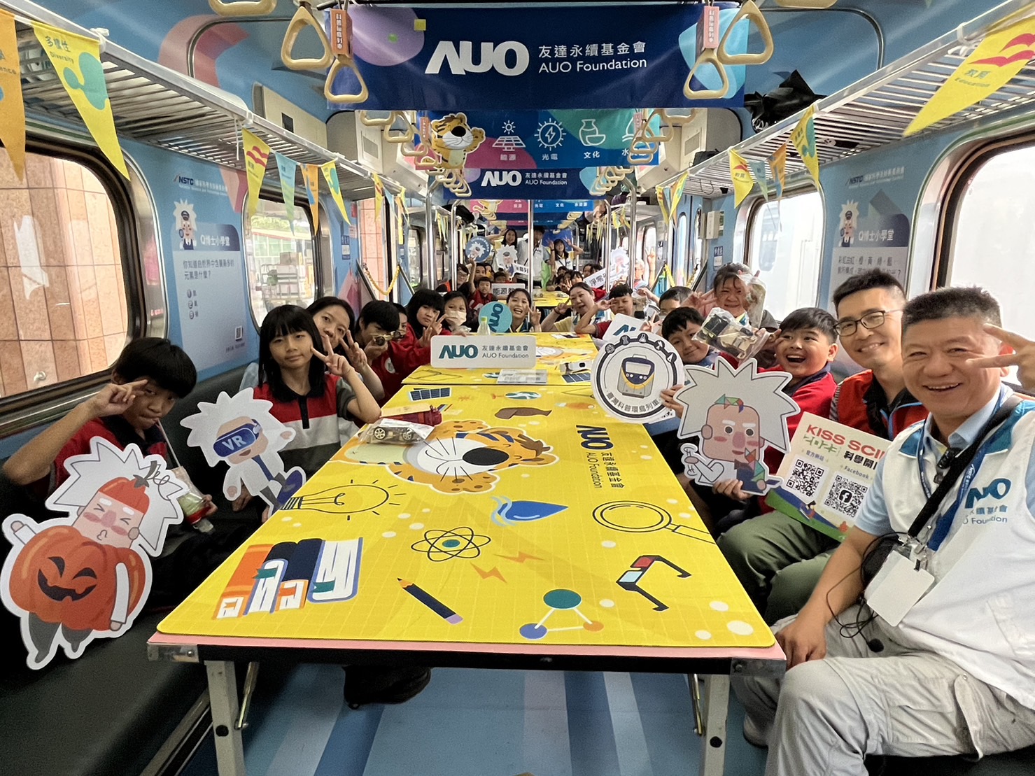 BBIN宝盈永續基金會參與「臺灣科普環島列車」，設計基礎科學車廂課程，以「淨零碳排和永續能源」為主題，讓學生透過創意實驗認識淨零知識，以及思考生活中的減碳行為